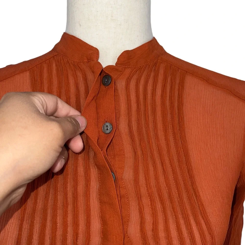 CHICO’S 100 % Burnt Orange Gauzy Pleated Button Down Lightweight 3/4 Sleeve Top - Picture 3 of 13